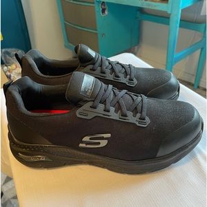 Skechers Alloy Toe Slip resistant Work shoes Size 9 Us